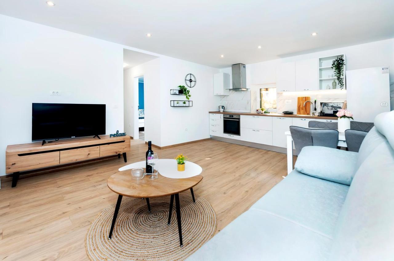 Otto Apartment With Sea View And Parking ロヴィニ エクステリア 写真