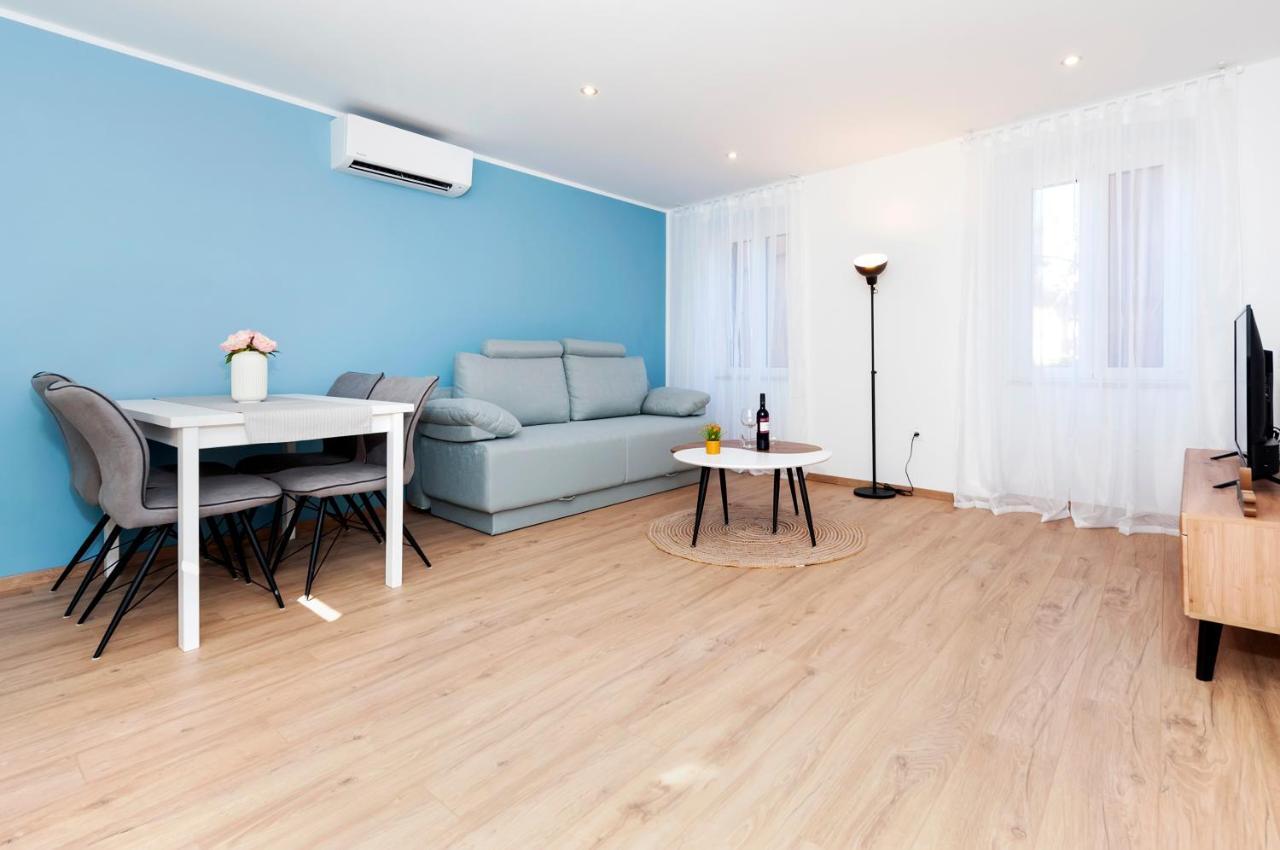 Otto Apartment With Sea View And Parking ロヴィニ エクステリア 写真
