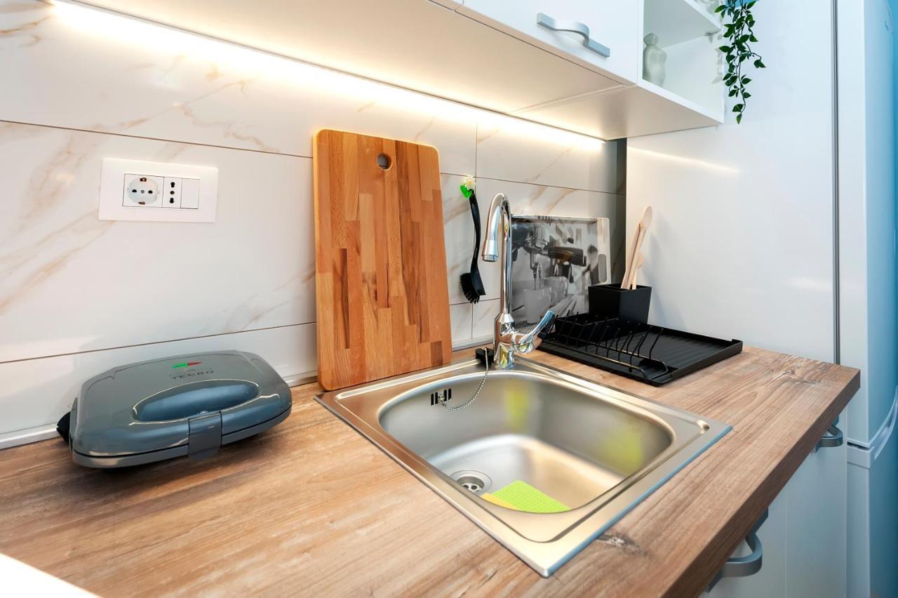 Otto Apartment With Sea View And Parking ロヴィニ エクステリア 写真