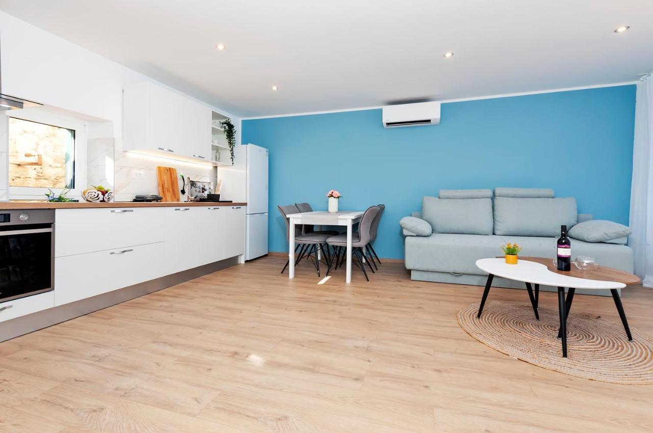 Otto Apartment With Sea View And Parking ロヴィニ エクステリア 写真