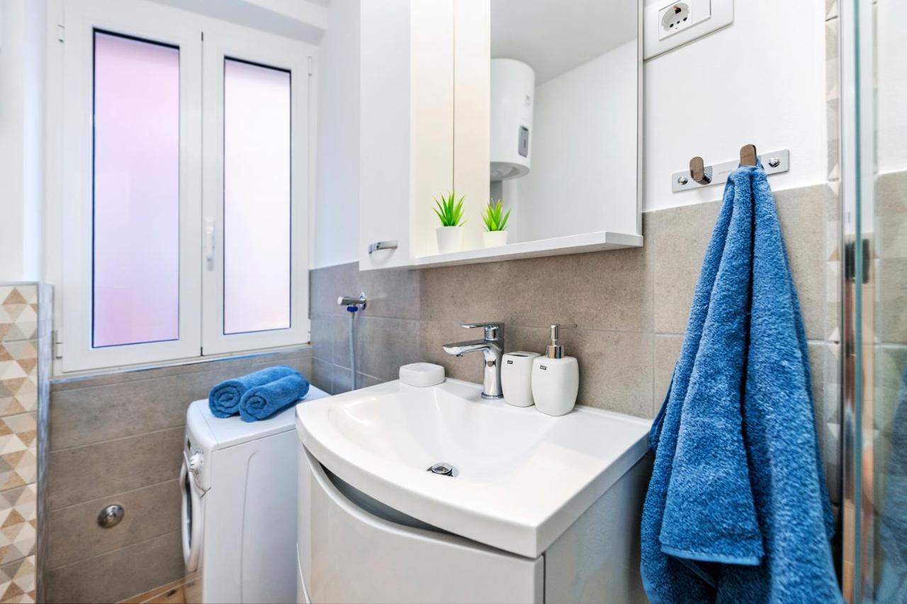 Otto Apartment With Sea View And Parking ロヴィニ エクステリア 写真